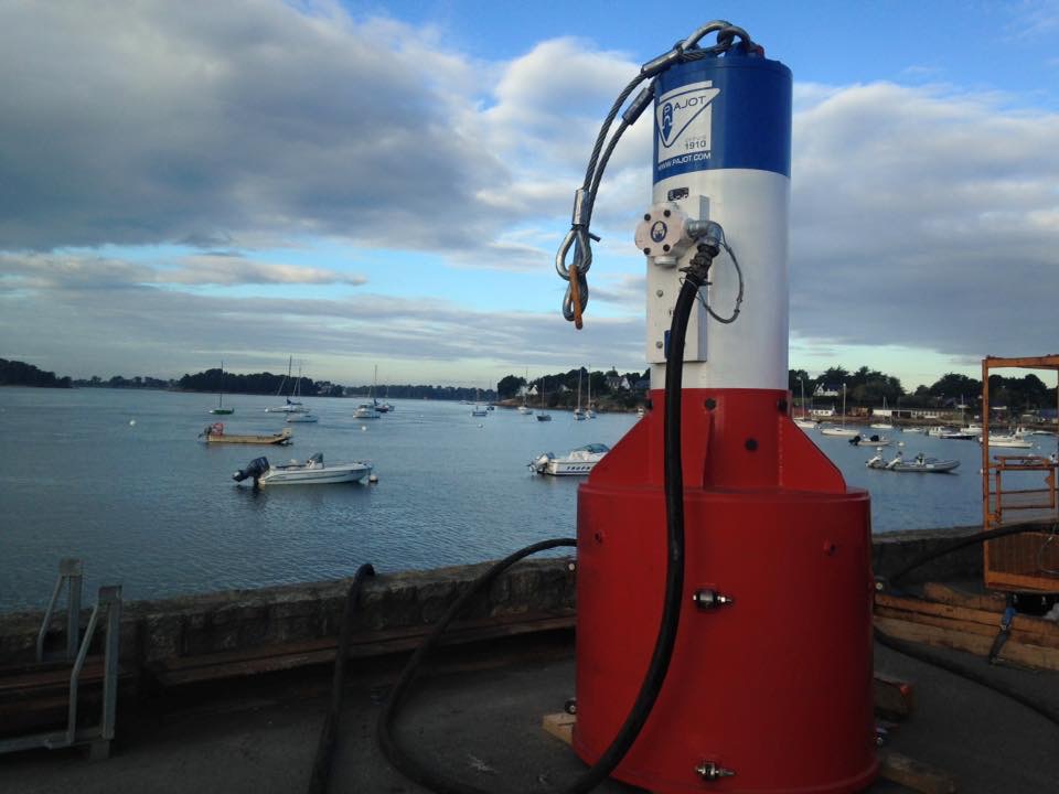 First NEW PAJOT air impact hammer 4200C in Larmor Baden harbor Pajot